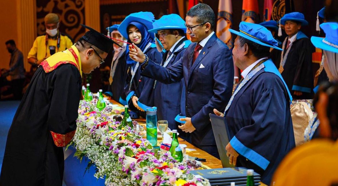 Menparekraf Sandiaga Uno mewisuda 460 wisudawan dan wisudawati Poltekpar Medan
