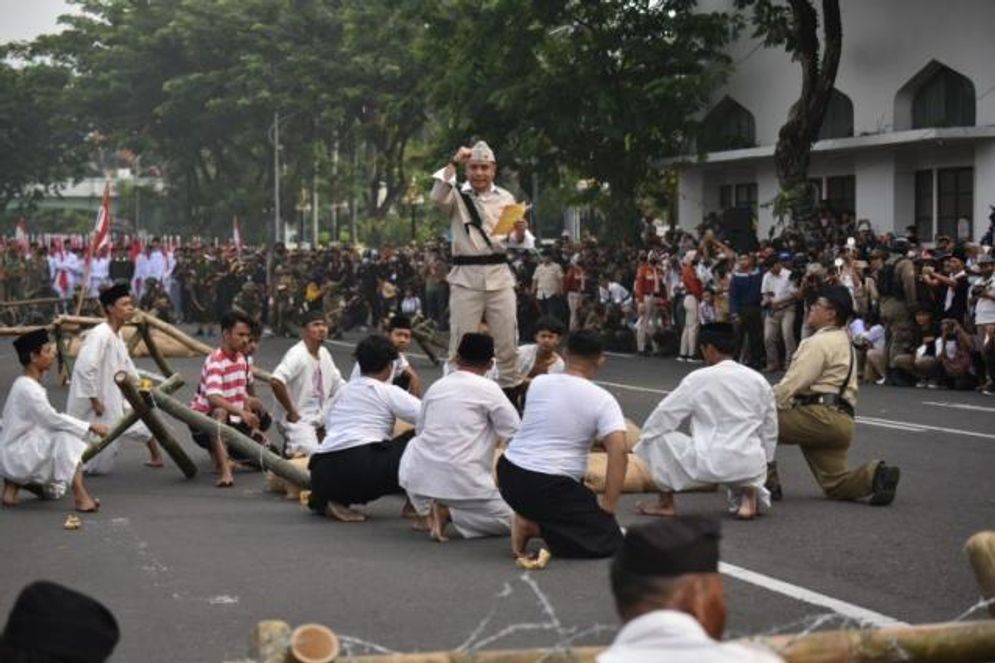 A-PARADE JUANG.jpg