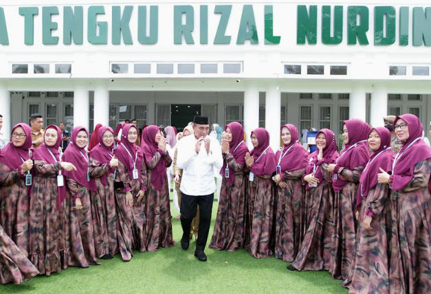 Gubernur Sumut Edy Rahmayadi saat menyambut pengurus Majelis Taklim Al-Haura Sumut di Rumah Dinas Gubernur. 