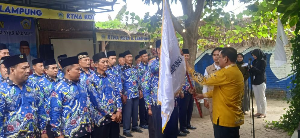 Ketua Kontak Tani Nelayan Andalan (KTNA) Provinsi Lampung Hanan Abdul Rozak berkesempatan melantik dan mengukuhkan pengurus KTNA Kota Bandar Lampung Masa Bakti 2022-2027