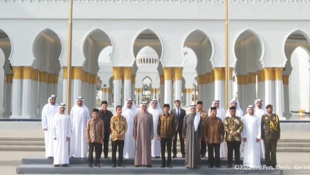 Bersama Presiden Persatuan Emirat Arab, Presiden Jokowi Resmikan Masjid Raya Sheikh Zayed, di Solo, Jawa Tengah