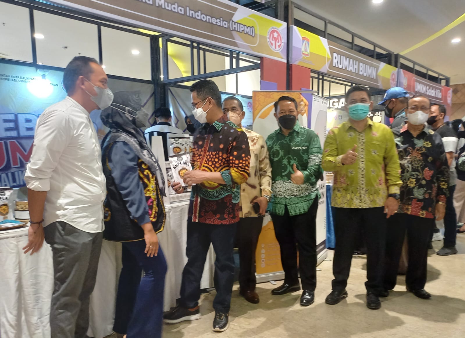 Anggota DPRD Balikpapan Iwan Wahyudi (baju putih) saat menghadiri Pembukaan Gebyar UMKM