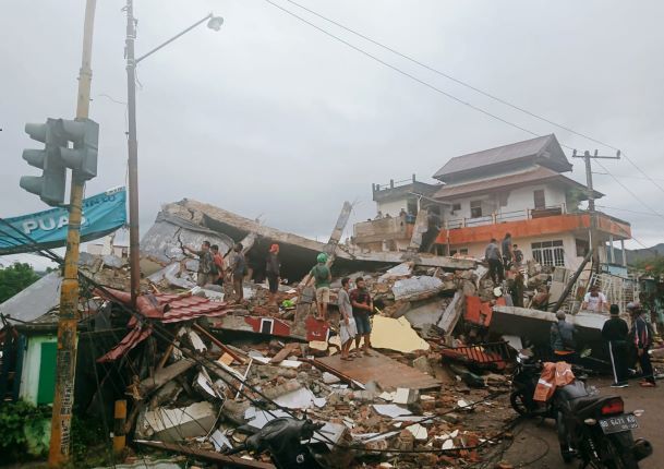 Pasca Gempa bumi,  Cianjur Fokus mencari korban.  