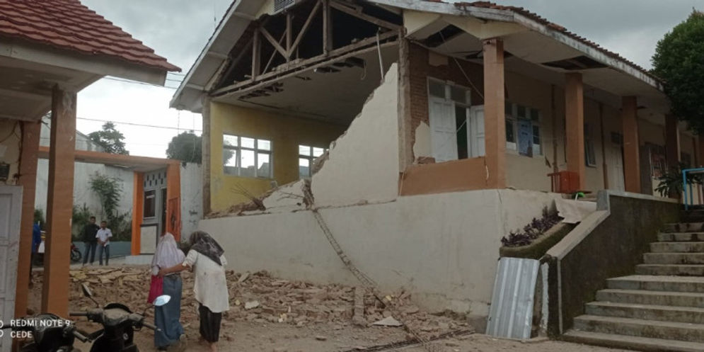 Salah satu bangunan yang terdampak gempa