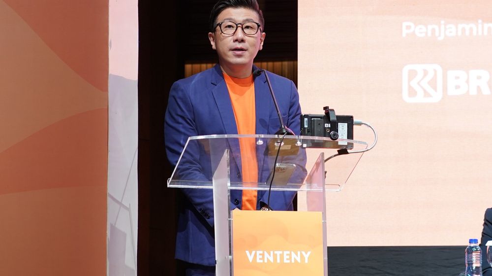 Foto 1_Jun Waide, Founder and Group CEO PT VENTENY Fortuna International Tbk mengumumkan pertumbuhan bisnis perusahaan-min.JPG