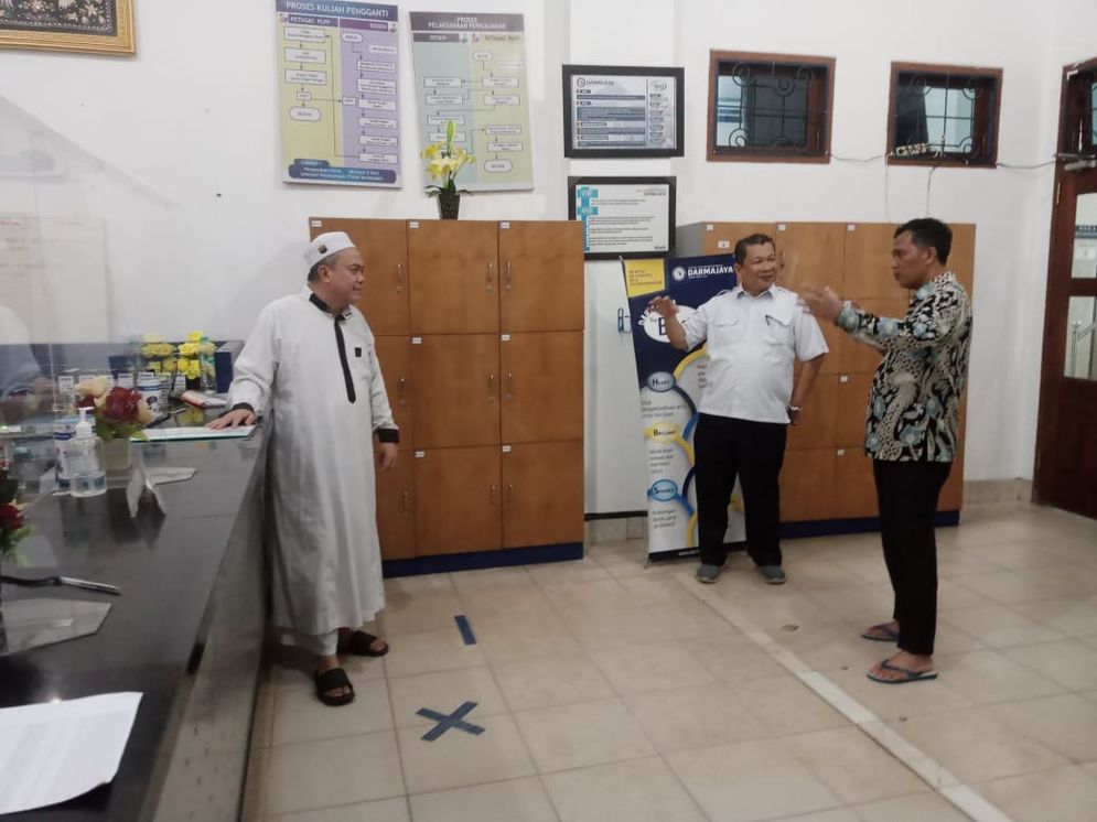 Kepala LL-Dikti Wilayah 2 Palembang Prof. Dr. Iskhaq Iskandar, M.Sc., saat kunjungan silahturahmi ke IIB Darmajaya.