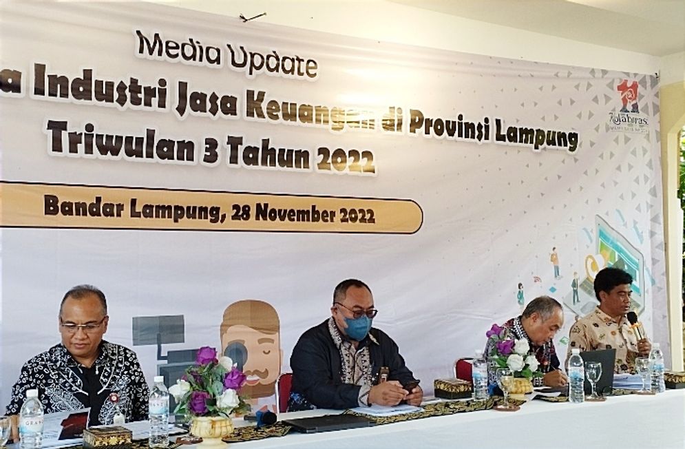 Kepala Sub Bagian Edukasi dan Perlindungan Konsumen OJK Lampung Dwi Krisno Yudi Pramono saat memaparkan perkembangan EPK triwulan III 2022.