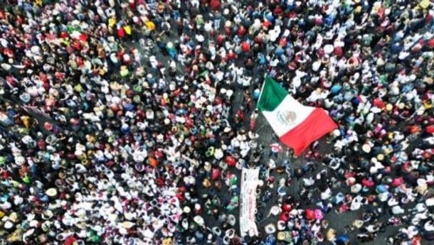 Pawai  Akbar Mendukung Presiden Lopez Obrador Terjadi Di Jantung Ibu Kota Meksiko