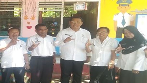 Pengurus PGRI Kabupaten Ende Lakukan Kunjungan Kerja di SDI Watujara