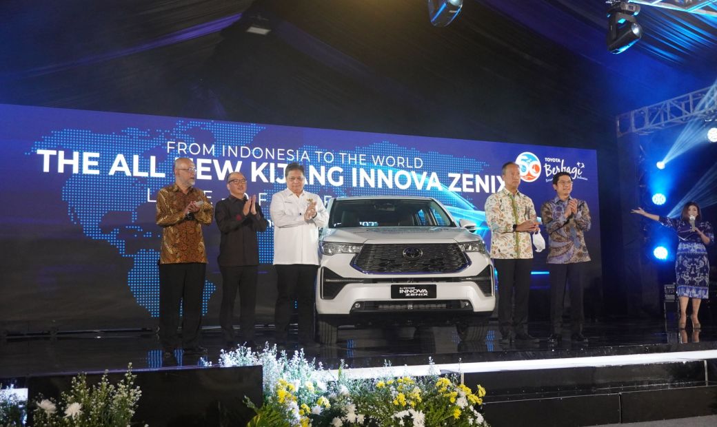 Toyota Indonesia meluncurkan Kijang Innova Zenix produksi PT Toyota Motor Manufacturing Indonesia (TMMIN) di Karawang, Jawa Barat, Senin, 21 November 2022.