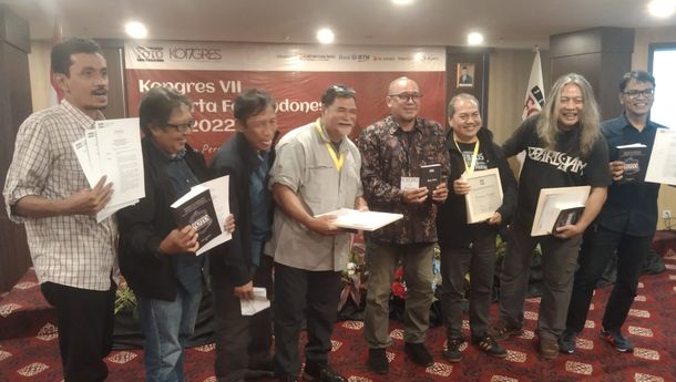 Kongres VII PFI Luncurkan Buku Saku Pewarta dan Standarisasi Uji Kompetensi 