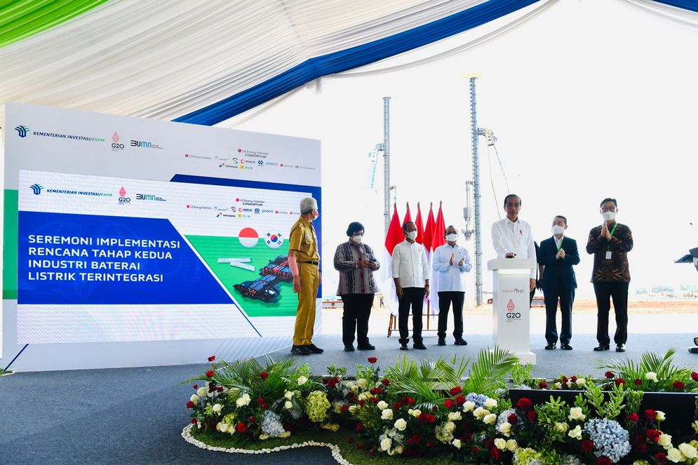 Presiden Jokowi meresmikan dimulainya tahapan pembangunan industri baterai listrik terintegrasi,  Kawasan Industri Terpadu Batang (KITB), Kabupaten Batang, Jawa Tengah, Rabu 08 Juni 2022.