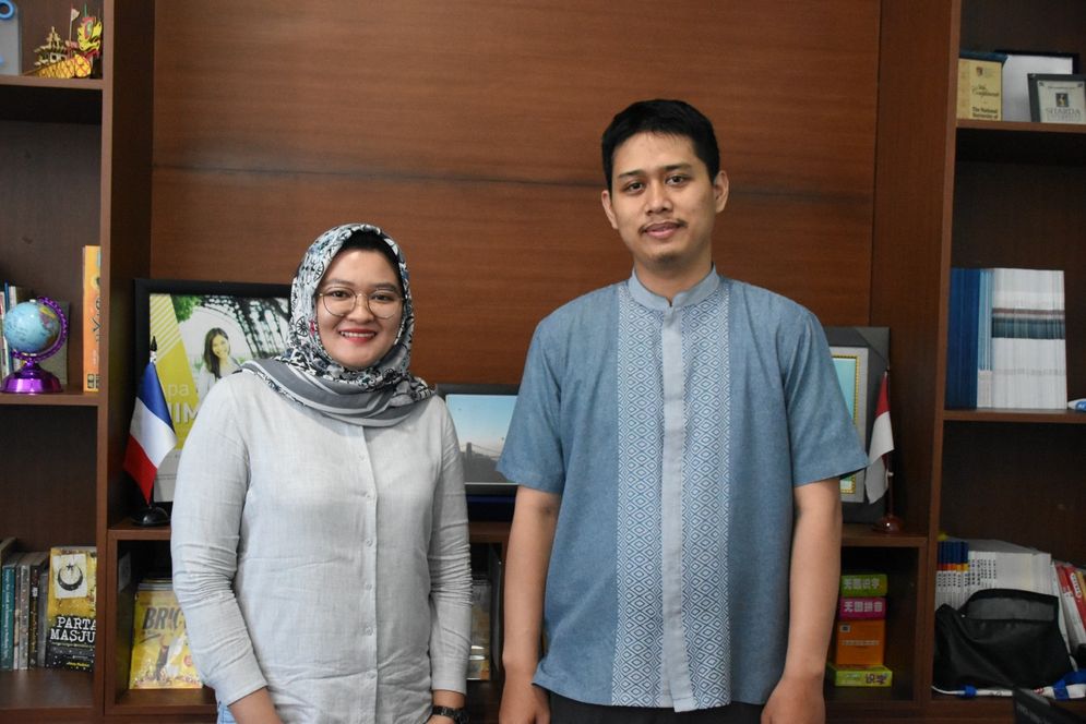 Muhammad Dwiyan Aditiya, S.Pd., M.Pd. dan Sherli Trisnawati, S.Kom., M.T.I. Dwiyan merupakan Kepala UPT International Office IIB Darmajaya dan Sherli merupakan penanggung jawab Warung Prancis IIB Darmajaya.