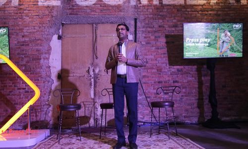 FWDII Anantharaman Sridharan, Direktur Utama FWD Insurance menyampaikan kata sambutan dalam acara FWD Insurance Pressplay Bandung.JPG