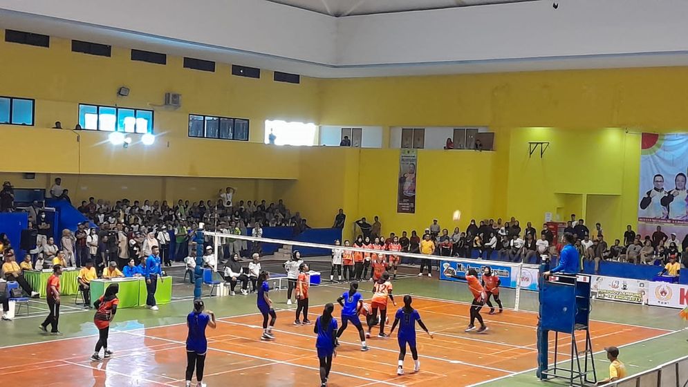 Tim voli indoor putri kontingen Lampung Timur berhasil menjadi juara pertama setelah mengalahkan tim Bandar Lampung pada laga final Pekan Olahraga Provinsi (Porprov) ke IX Lampung 2022.