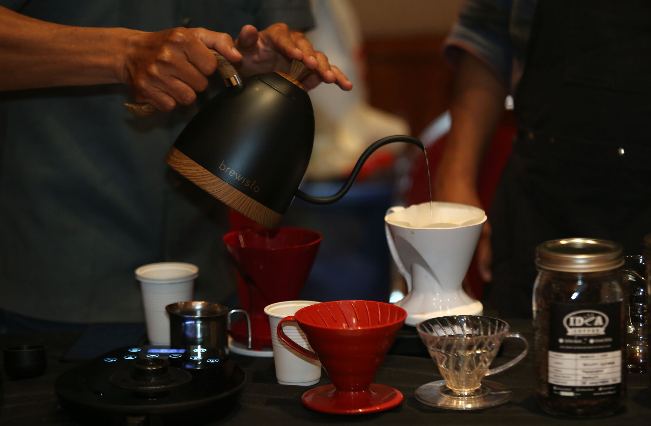 Festival Kopi Togetherness menghadirkan serangkaian program edukasi publik, rekreasi, dan selebrasi kopi nusantara bersama jejaring komunitas produsen, penggiat dan penggemar kopi. Dengan menggali berbagai hubungan antara masyarakat Indonesia dan kopi. Foto : Panji Asmoro/TrenAsia