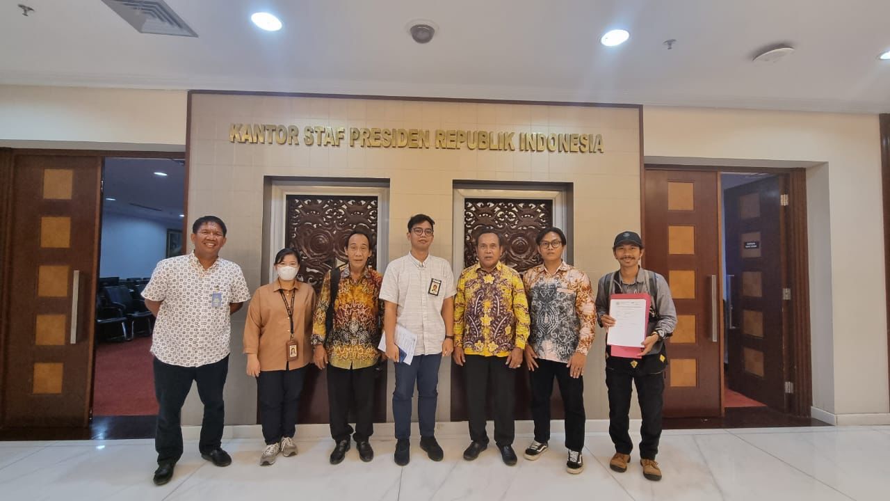 Gerakan penyelamat bumi murakata dan Walhi mengadu ke sejumlah instansi. Foto: Dok Walhi