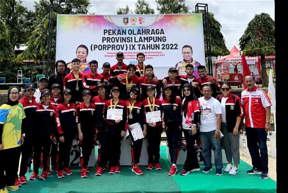 Tim Renang Bandar Lampung berhasil menjadi juara umum pada Porprov Lampung IX 2022.