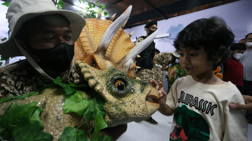 Liburan di Wahana Dinosaurus - Panji 1.jpg