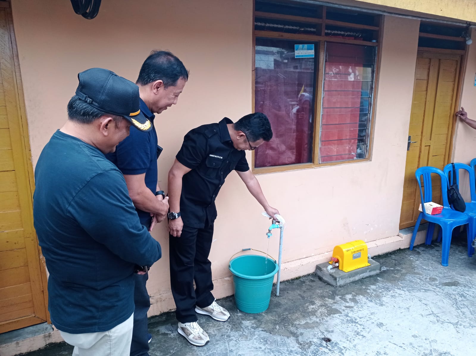 Wali Kota Balikpapan Rahmad Mas'ud didampingi Plt Dirut Perumda Tirta Manuntung, Agus Budi Prasetyo dan Sekda Balikpapan, Muhaimin meresmina Program Hibah Air Minum Perkotaan. Foto: Ferry Cahyanti/Ibukotakini.com 