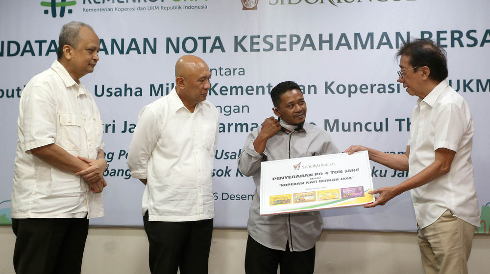 MOU KemenkopUKM dan Sidomuncul - Panji 3.jpg