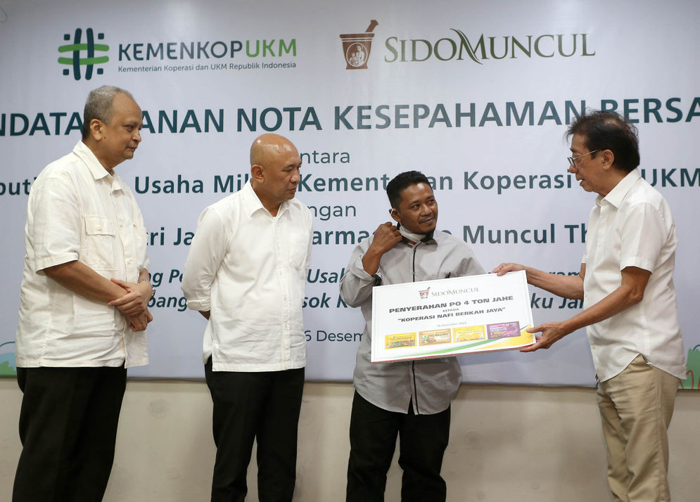 MOU KemenkopUKM dan Sidomuncul - Panji 3.jpg