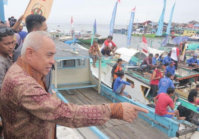 Gubernur Isran Noor Meresmikan TPI dan Dermaga Pendaratan Ikan Manggar 
