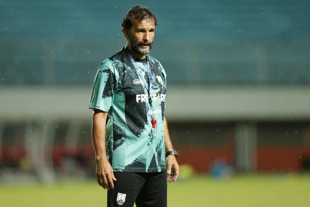 pelatih Persis Solo, Leonardo Medina mengakui PS Barito Putera bertahan dengan solid dalam laga yang berkesudahan 0-0. (Foto : Liga Indonesia Baru)
