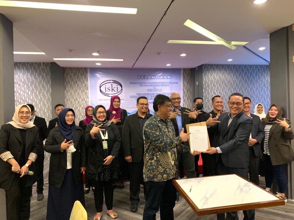 PALEMBANG, WongKito.co - Kepengurusan Ikatan Sarjana Ilmu Komunikasi (ISKI) Sumatera Selatan (Sumsel) masa bakti 2022-2025 resmi dilantik. Dr. Yenrizal, M.Si resmi menjabat ketua ISKI Sumsel yang dilantik langsung dilakukan oleh Ketua Umum ISKI Pusat, Dr. Dadang Rahmat Hidayat, M.Si, Senin (19/12/2022).