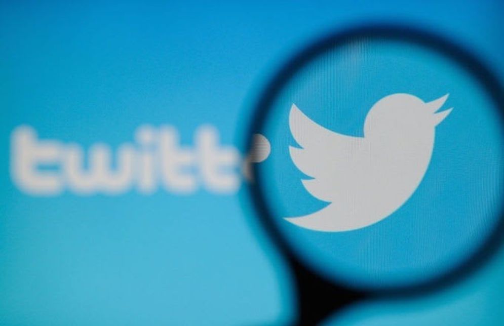 Twitter resmi meluncurkan fitur terbaru dengan nama "Blue for Business". Fitur ini memungkinkan perusahaan melacak aktivitas karyawannya di platform.