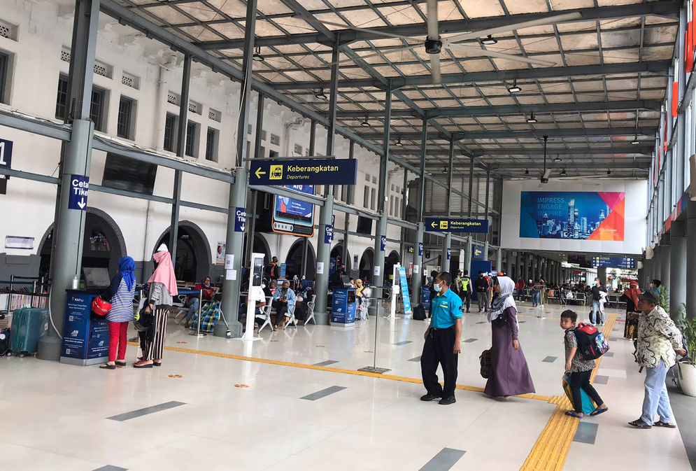 Ilustrasi Stasiun Kereta Pasar Senen - Panji 3.jpg