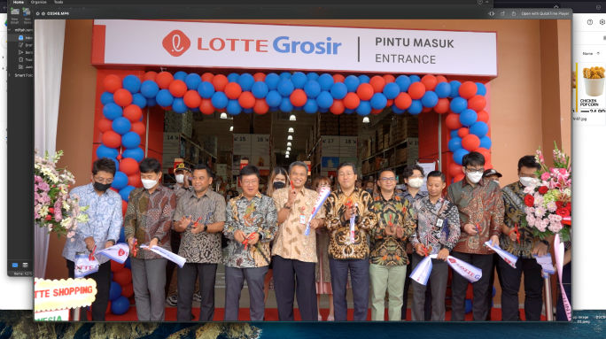Secara simbolis gerai ke 36 Lotte Grosir dibuka di Serpong Tangerang Selatan. (Foto : Dokumentasi Lotte untuk Starbanjar)