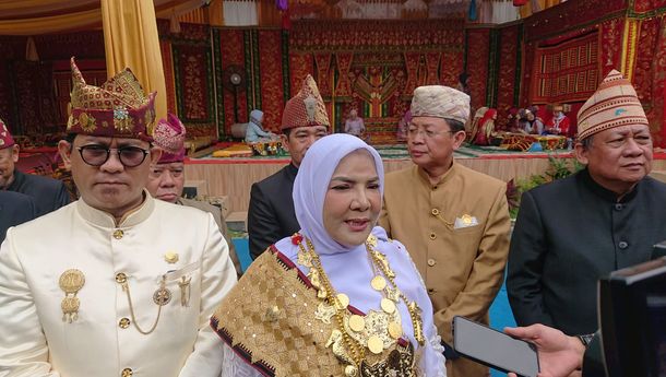 Walikota Eva Dwiana Dapat Gelar Batin Mustika Cahya Marga