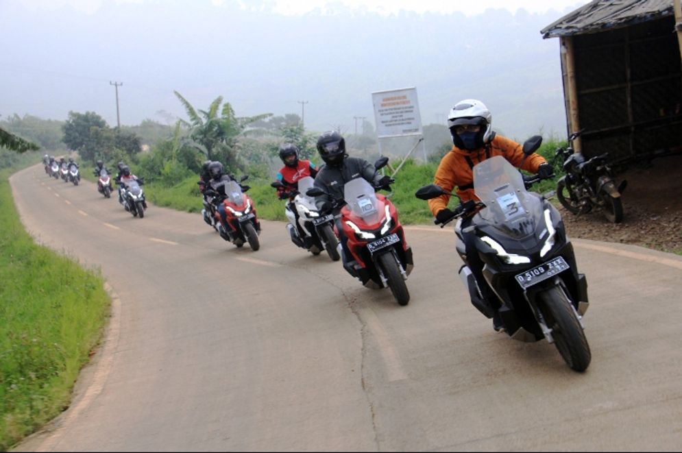 Ilustrasi Touring Motor. 