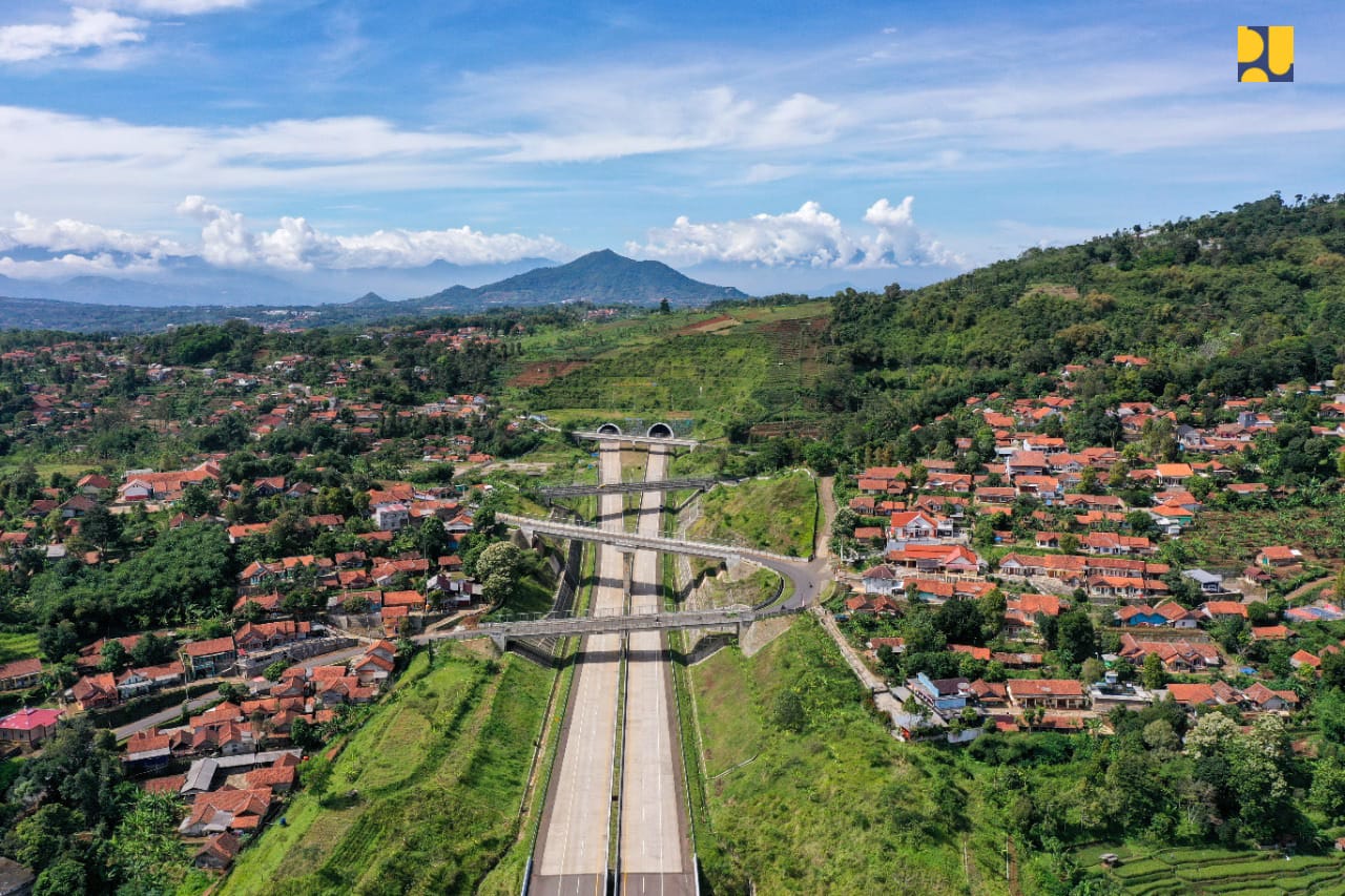 Kementerian Pekerjaan Umum dan Perumahan Rakyat (PUPR) mencatat sebanyak 10 ruas jalan tol sepanjang 142 kilometer (km) telah beroperasi pada 2022. 