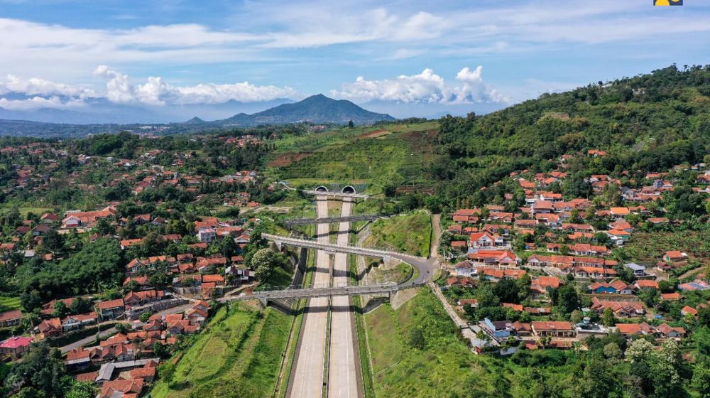 Kementerian Pekerjaan Umum dan Perumahan Rakyat (PUPR) mencatat sebanyak 10 ruas jalan tol sepanjang 142 kilometer (km) telah beroperasi pada 2022.