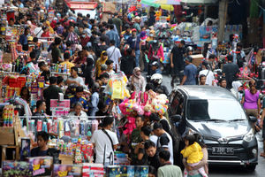 Pedagang Kembang Api Musiman - Panji 4.jpg