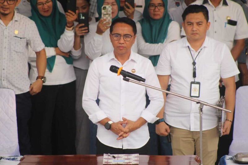 Bupati Bolaang Mongondow Timur (Boltim) Sachrul Mamonto melantik 58 Sangadi. (Foto:Istimewa)