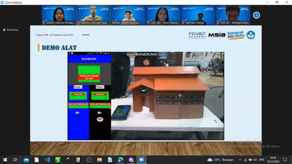 Klarisa Fitriawati, mahasiswi Prodi Sistem Komputer Institut Informatika dan Bisnis (IIB) Darmajaya berhasil menyelesaikan project prototype "Smart Garage" dalam Magang Studi Independen Bersertifikat (MSIB) Batch 3
