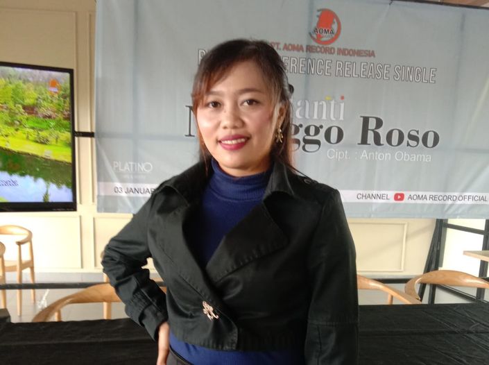 Katta eshakli etuk ayollar porno Eshakda qattiq xoroz bilan