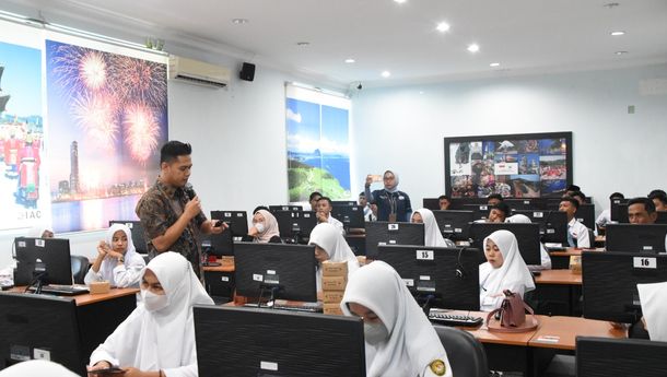 Belajar Bisnis Digital, SMK Miftahul Falah Pringsewu Kunjungi IIB Darmajaya