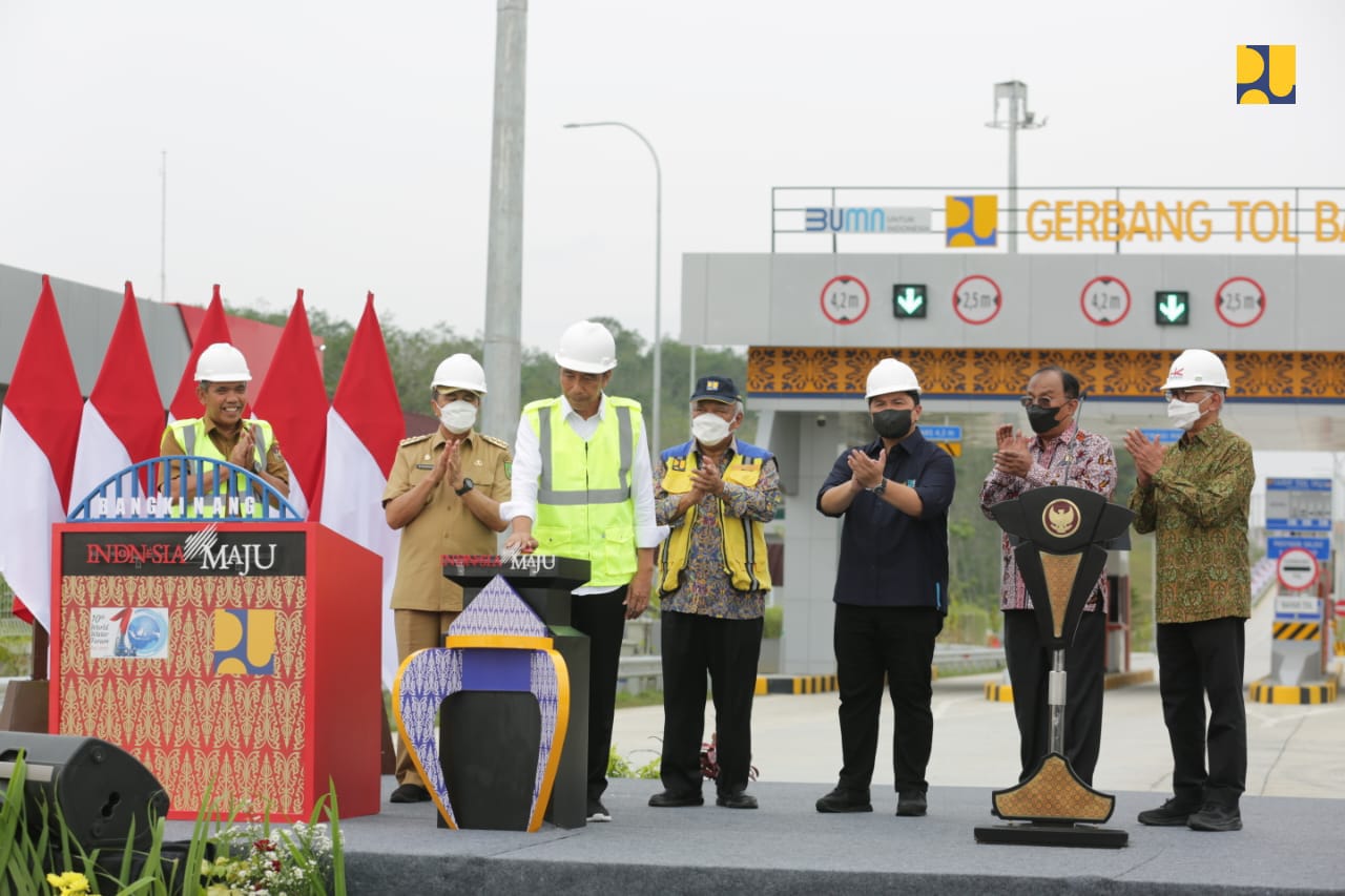 Presiden Joko Widodo (Jokowi) meresmikan Jalan Tol Pekanbaru - Padang Seksi Pekanbaru - Bangkinang sepanjang 30,9 kilometer pada Rabu, 4 Januari 2022. 