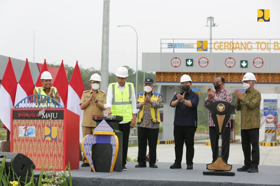 Presiden Joko Widodo (Jokowi) meresmikan Jalan Tol Pekanbaru - Padang Seksi Pekanbaru - Bangkinang sepanjang 30,9 kilometer pada Rabu, 4 Januari 2022. 