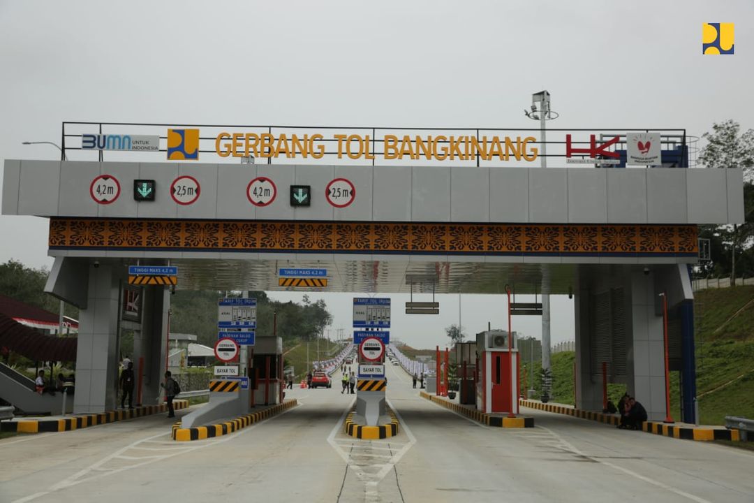 Presiden Joko Widodo (Jokowi) meresmikan Jalan Tol Trans Sumatra Ruas Pekanbaru - Padang Seksi Pekanbaru - Bangkinang sepanjang 30,9 kilometer pada Rabu, 4 Januari 2022. 