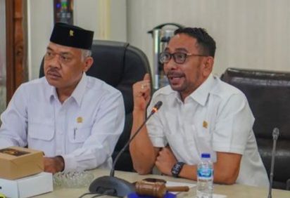 Wakil Ketua DPRD Balikpapan Budiono  bersama Ketua Pansus Fasum M Taqwa 