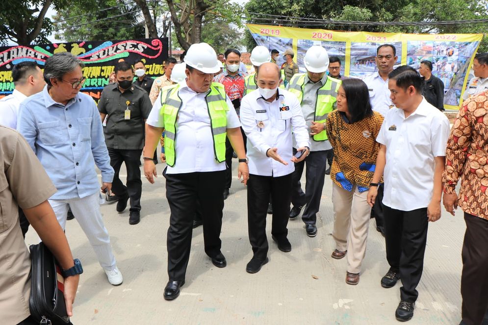 Gubernur Lampung Arinal Djunaidi resmikan pembangunan jalan dan pedestrian Jalan Provinsi Ruas Mayjend. H.M Ryacudu, di halaman Rumah Makan Seruit Ibu Lin.
