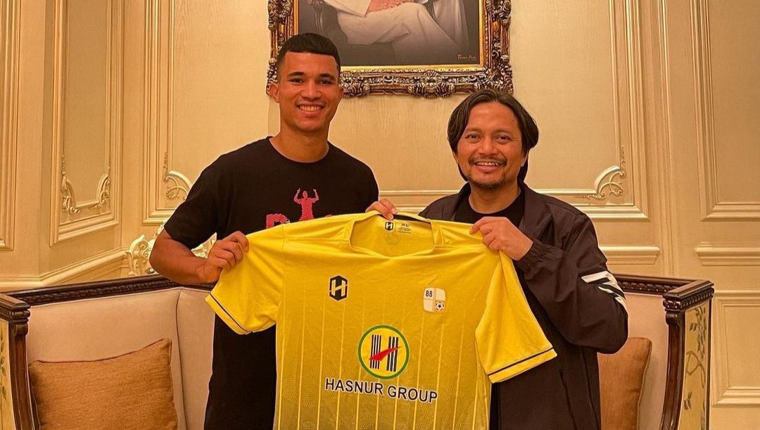 Gustavo Tocantins bersama CEO Barito Putera Hasnuryadi Sulaiman. (Foto: Akun Official PS Barito Putera).
