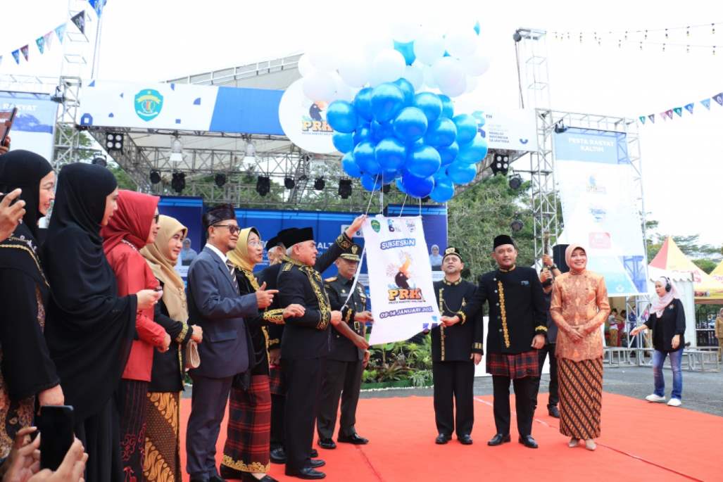 Gubernur Kaltim, Isran Noor membuka Pesta Rakyat Kalimantan Timur di Gelora Kadrie Oening, Sempaja Samarinda. 