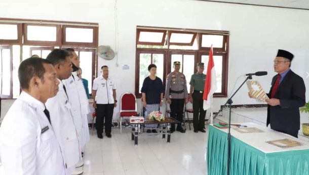 Bupati Nagekeo Don Bosco Melantik Empat Penjabat Kades Wilayah Kecamatan Nangaroro