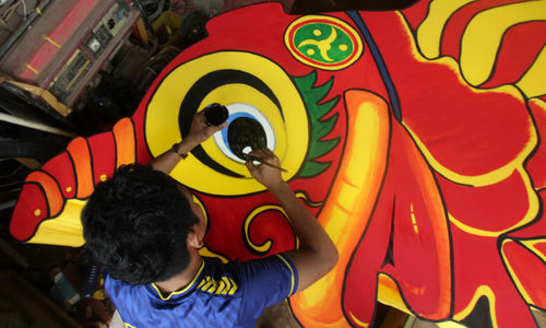 Perajin Lampion Cuan Jelang Imlek - Panji 1.jpg
